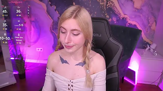Snapshot of MelaniiePlay chatting on April 20, 2026, 1:13 pm MelaniiePlay online show from April 20, 2026, 1:13 pm