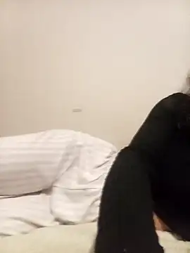 Snapshot of Lolaa92i chatting on April 15, 2026, 12:27 am Lolaa92i online show from April 15, 2026, 12:27 am