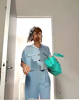 Snapshot of Lolaa92i chatting on April 9, 2026, 7:47 am Lolaa92i online show from April 9, 2026, 7:47 am