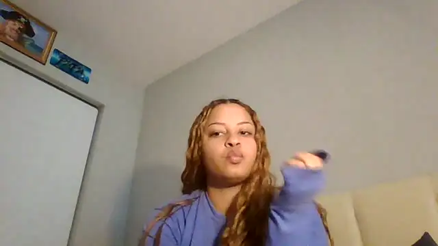 Snapshot of madzbailey chatting on May 15, 2026, 3:32 pm madzbailey online show from May 15, 2026, 3:32 pm