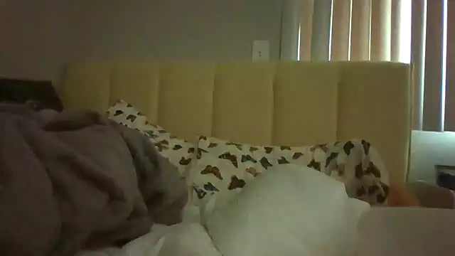 Snapshot of madzbailey chatting on July 4, 2026, 2:10 pm madzbailey online show from July 4, 2026, 2:10 pm