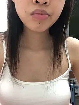 Snapshot of Yenlisu3Zie chatting on April 14, 2026, 2:44 pm Yenlisu3Zie online show from April 14, 2026, 2:44 pm