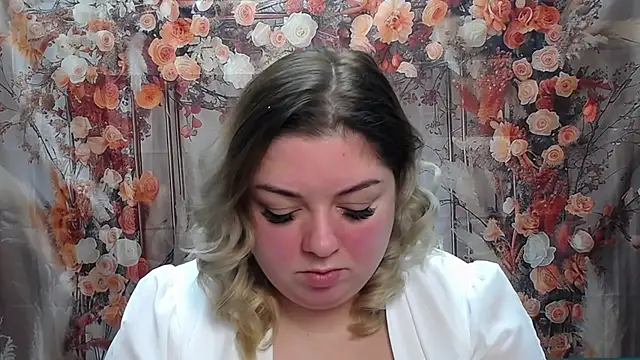 Snapshot of AdelinaMaster chatting on April 16, 2026, 5:25 pm AdelinaMaster online show from April 16, 2026, 5:25 pm