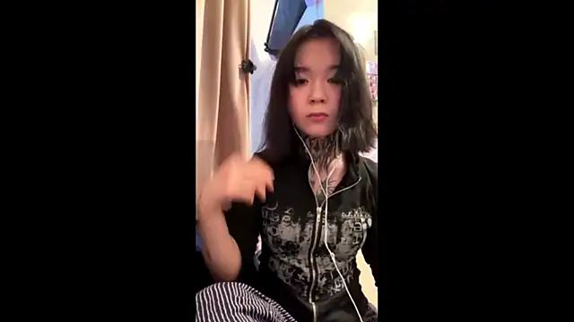 Juliou  online show from April 3, 2026, 12:55 pm