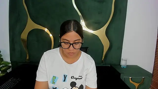 Daphne cuteht online show from May 8, 2026, 7:50 pm