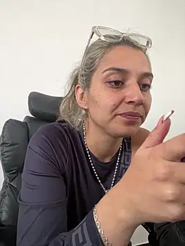Snapshot of Isabella_varella- chatting on June 12, 2026, 2:04 pm Isabella varella- online show from June 12, 2026, 2:04 pm