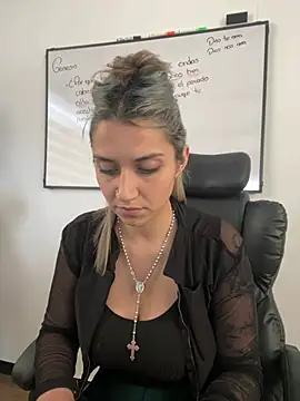 Snapshot of Isabella_varella- chatting on July 20, 2026, 1:57 pm Isabella varella- online show from July 20, 2026, 1:57 pm