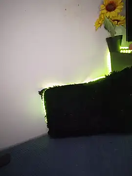 Mia Flamee online show from April 15, 2026, 10:43 pm