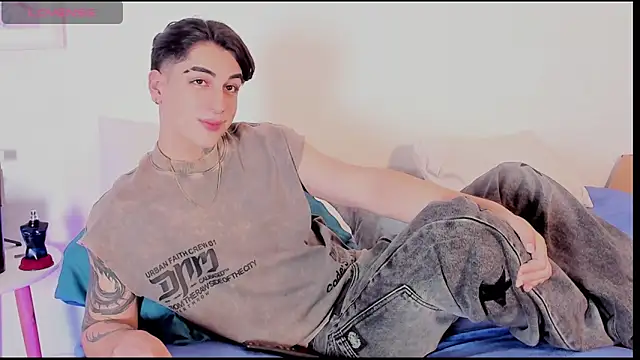 Snapshot of Thiago_angel chatting on April 25, 2026, 3:20 am Thiago angel online show from April 25, 2026, 3:20 am