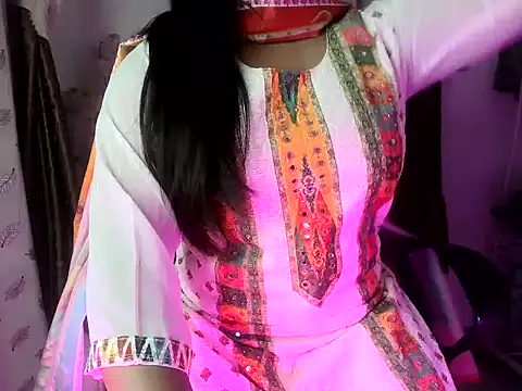 Snapshot of Rani_015 chatting on April 7, 2026, 4:20 pm Rani 015 online show from April 7, 2026, 4:20 pm