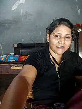 Riyashrma001 online show from May 4, 2026, 6:17 am