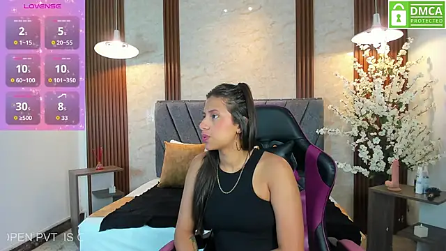Snapshot of Atiena_ chatting on April 20, 2026, 7:04 pm Atiena online show from April 20, 2026, 7:04 pm