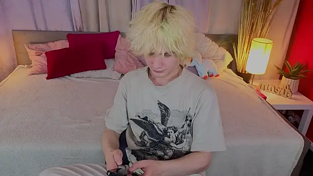 JameMilann online show from April 28, 2026, 8:24 pm
