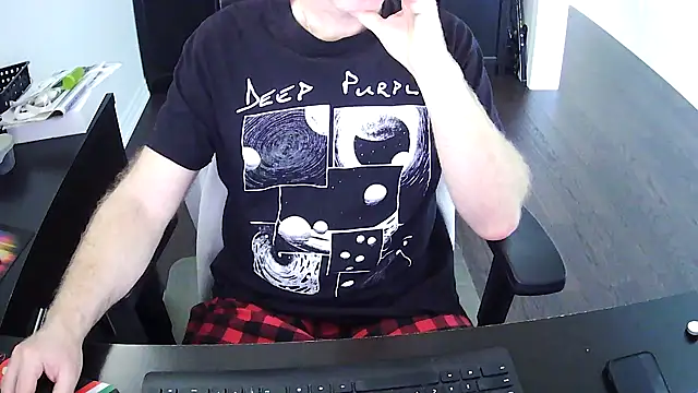 Snapshot of Shalun2000 chatting on May 17, 2026, 2:39 pm Shalun2000 online show from May 17, 2026, 2:39 pm