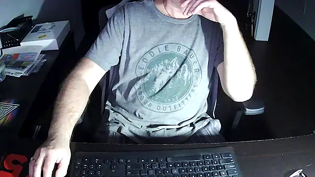 Snapshot of Shalun2000 chatting on April 24, 2026, 1:51 am Shalun2000 online show from April 24, 2026, 1:51 am