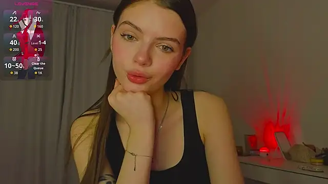 Snapshot of lillly_meow_ chatting on April 13, 2026, 6:56 pm lillly meow online show from April 13, 2026, 6:56 pm