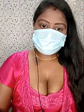 Snapshot of Romantic_Woman chatting on May 4, 2026, 6:44 pm Romantic Woman online show from May 4, 2026, 6:44 pm