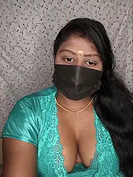 Snapshot of Romantic_Woman chatting on May 17, 2026, 5:02 pm Romantic Woman online show from May 17, 2026, 5:02 pm
