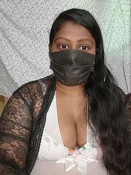Snapshot of Romantic_Woman chatting on May 20, 2026, 10:56 am Romantic Woman online show from May 20, 2026, 10:56 am