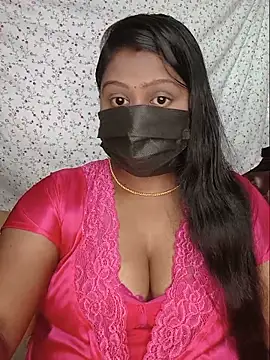 Snapshot of Romantic_Woman chatting on May 19, 2026, 10:55 am Romantic Woman online show from May 19, 2026, 10:55 am