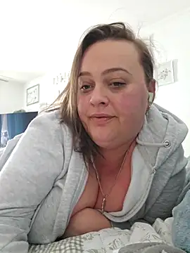 nika-W online show from May 19, 2026, 6:20 am