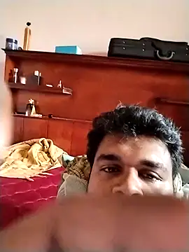 anuuu54 online show from April 7, 2026, 4:47 am