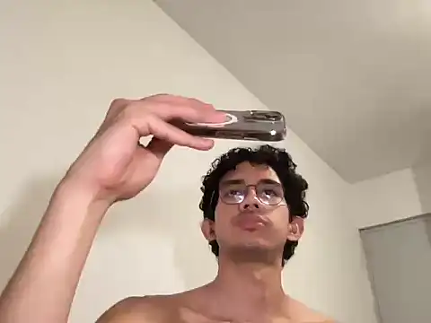 Snapshot of Domincmarles chatting on April 4, 2026, 2:40 am Domincmarles online show from April 4, 2026, 2:40 am