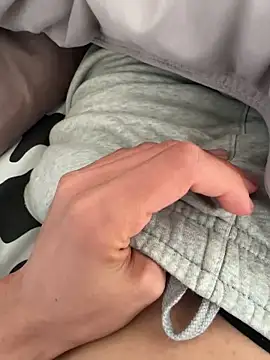 Snapshot of LemmonB chatting on April 7, 2026, 7:21 am LemmonB online show from April 7, 2026, 7:21 am