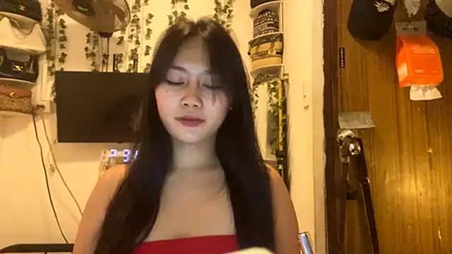 Snapshot of GlindaDejardin chatting on April 7, 2026, 6:32 pm GlindaDejardin online show from April 7, 2026, 6:32 pm