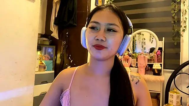 GlindaDejardin online show from May 6, 2026, 5:17 pm