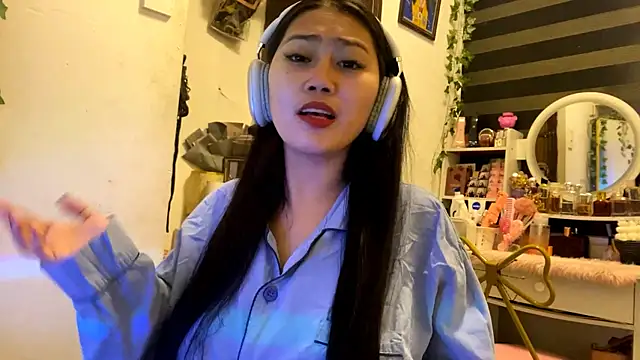 GlindaDejardin online show from April 29, 2026, 5:28 pm