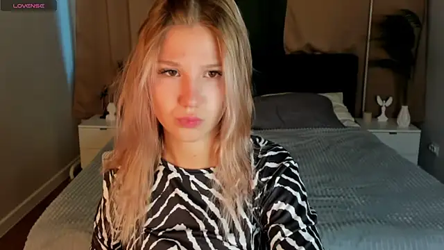 Snapshot of Angelina_Becker chatting on May 28, 2026, 1:02 am Angelina Becker online show from May 28, 2026, 1:02 am