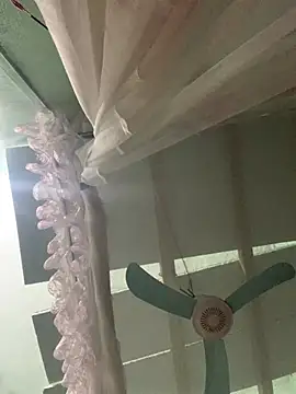 Snapshot of __Evelyn__ chatting on June 18, 2026, 12:43 pm Evelyn online show from June 18, 2026, 12:43 pm