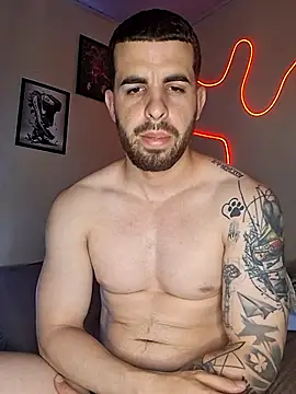 Snapshot of leoxxxgato chatting on May 1, 2026, 7:30 pm leoxxxgato online show from May 1, 2026, 7:30 pm