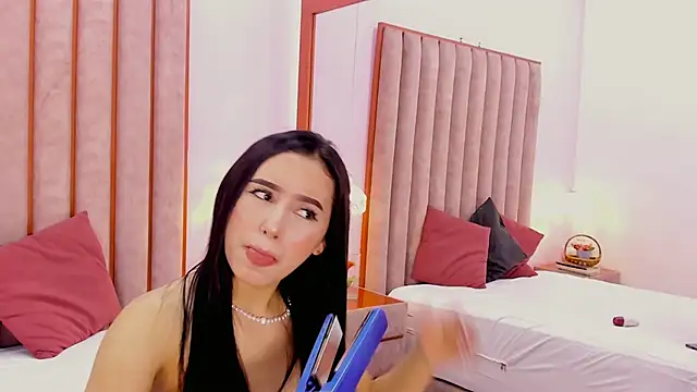 Zoe Monrow online show from May 19, 2026, 12:45 pm