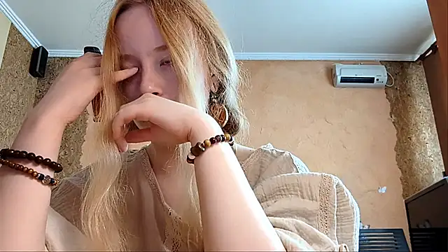 Snapshot of KateVibe_01 chatting on May 11, 2026, 1:18 am KateVibe 01 online show from May 11, 2026, 1:18 am
