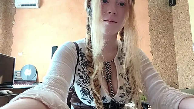 Snapshot of KateVibe_01 chatting on April 7, 2026, 11:17 pm KateVibe 01 online show from April 7, 2026, 11:17 pm