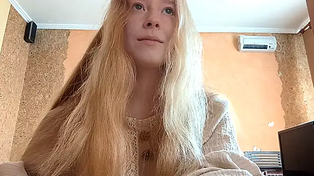 Snapshot of KateVibe_01 chatting on May 13, 2026, 10:39 pm KateVibe 01 online show from May 13, 2026, 10:39 pm