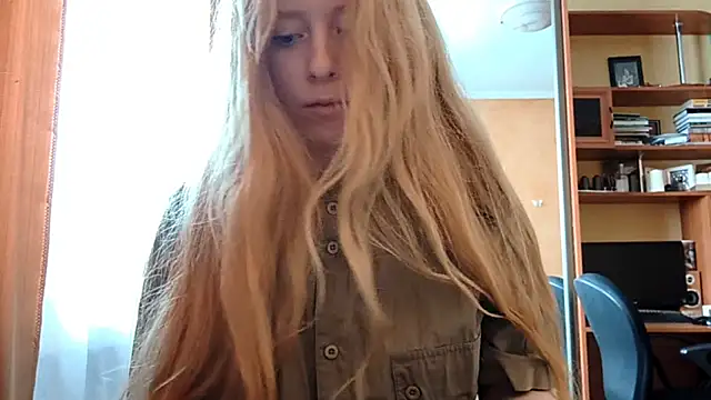 Snapshot of KateVibe_01 chatting on April 14, 2026, 3:33 am KateVibe 01 online show from April 14, 2026, 3:33 am