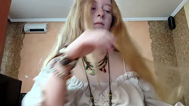 Snapshot of KateVibe_01 chatting on May 8, 2026, 10:35 pm KateVibe 01 online show from May 8, 2026, 10:35 pm