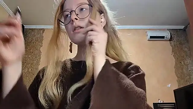 Snapshot of KateVibe_01 chatting on May 16, 2026, 1:26 am KateVibe 01 online show from May 16, 2026, 1:26 am