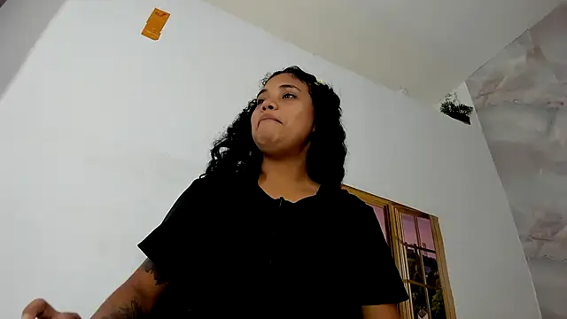 Snapshot of EllyBloom chatting on July 5, 2026, 1:51 pm EllyBloom online show from July 5, 2026, 1:51 pm