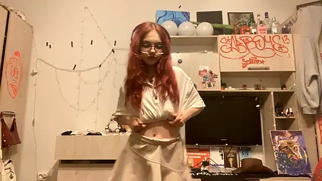 Snapshot of RedHeadCat chatting on April 8, 2026, 9:27 pm RedHeadCat online show from April 8, 2026, 9:27 pm