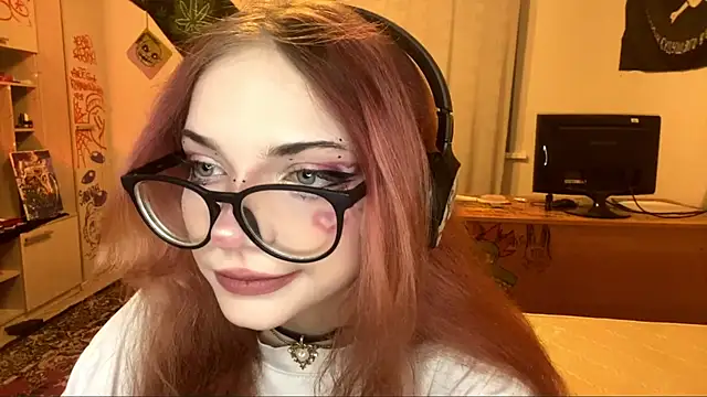 Snapshot of RedHeadCat chatting on May 8, 2026, 6:23 pm RedHeadCat online show from May 8, 2026, 6:23 pm