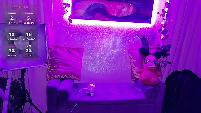 ItsAuroraBorealis online show from May 11, 2026, 2:13 am