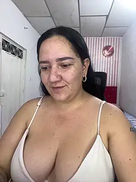Snapshot of Fresita-12 chatting on May 5, 2026, 6:16 am Fresita-12 online show from May 5, 2026, 6:16 am