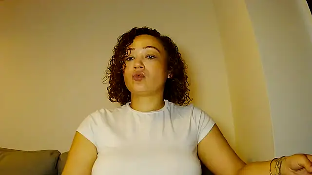 Snapshot of Theone_T chatting on May 25, 2026, 12:37 pm Theone T online show from May 25, 2026, 12:37 pm