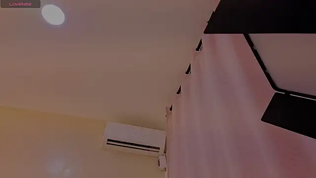 Snapshot of sweetkimmie_ chatting on April 30, 2026, 11:17 am sweetkimmie online show from April 30, 2026, 11:17 am