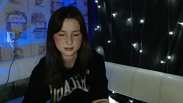 Flora flowers  online show from April 15, 2026, 3:05 pm