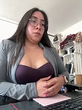 Snapshot of vampiralatina chatting on April 28, 2026, 4:22 pm vampiralatina online show from April 28, 2026, 4:22 pm